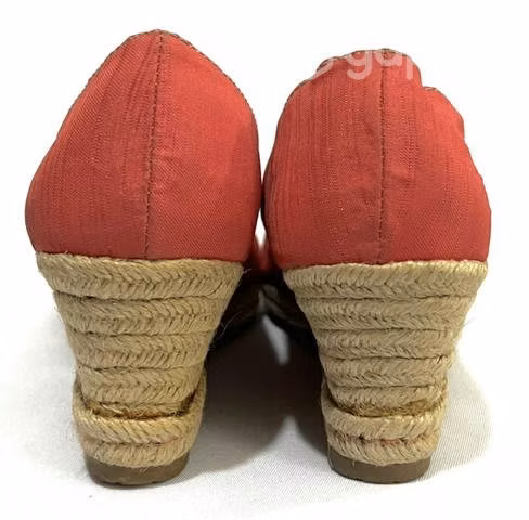 Zapato de Tela Marca Naturalizer N*39 Coral