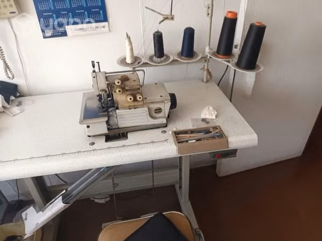Máquina Overlock Yamata 5 Hilos
