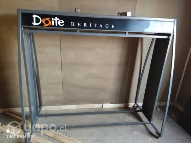 Mueble excibidor de ropa