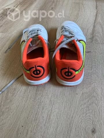 Zapatilla Nike de fútbol