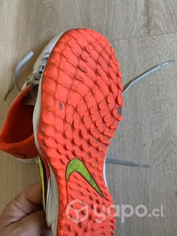 Zapatilla Nike de fútbol