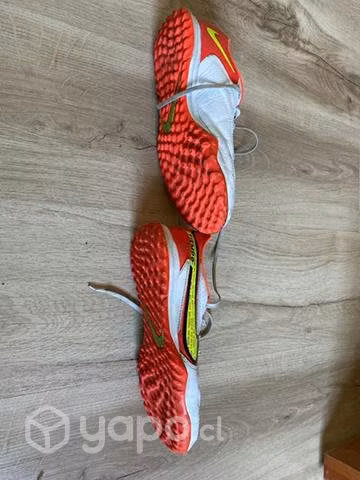 Zapatilla Nike de fútbol