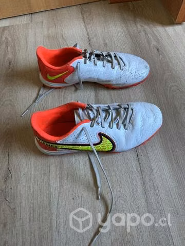 Zapatilla Nike de fútbol