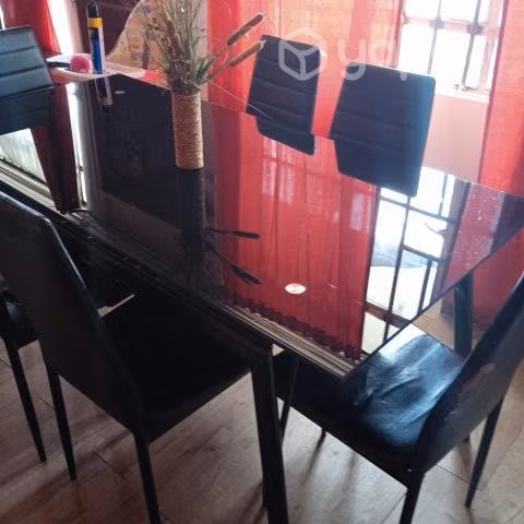 Mesa de vidrio negra