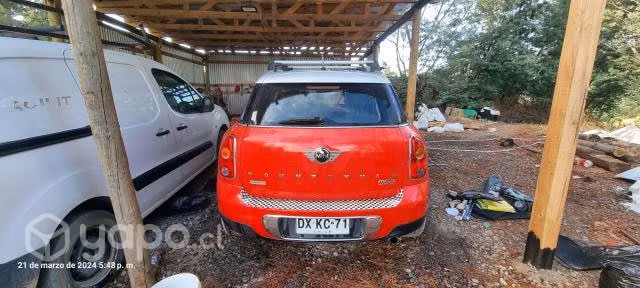 MINI COUNTRYMAN 2012 andando con detalles