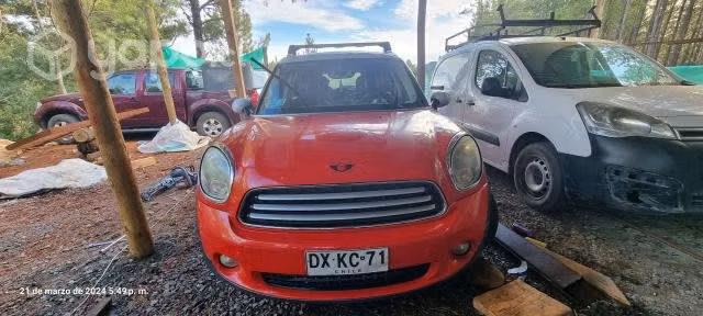 MINI COUNTRYMAN 2012 andando con detalles