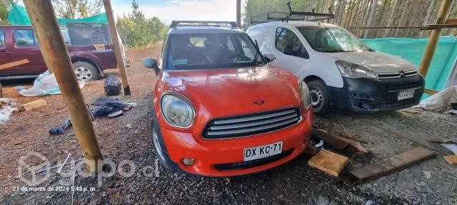 MINI COUNTRYMAN 2012 andando con detalles