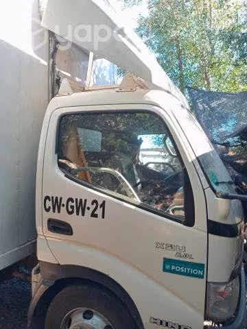 Camion hino 300