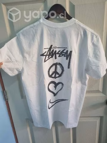 Polera stussy (talla L)