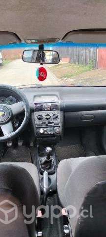 Vendo Chevrolet Corsa 2008 motor 1.6 papeles al ía - Imagen 2