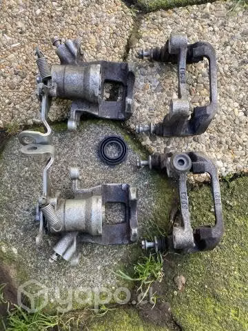Calipers traseros reparados del mazda 6