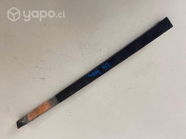 Moldura lame vidrio tras izq Mahindra Pik Up 2016