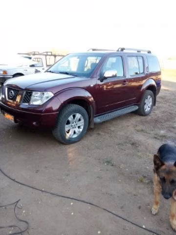 Nissan pathfinder 4.0 v6 4x4 versión full - Imagen 3
