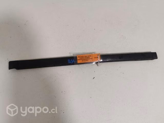 Moldura Lame Vidrio Tras Der Mahindra Pik Up 2018
