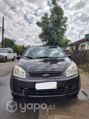 Se vende Ford Fiesta 2010