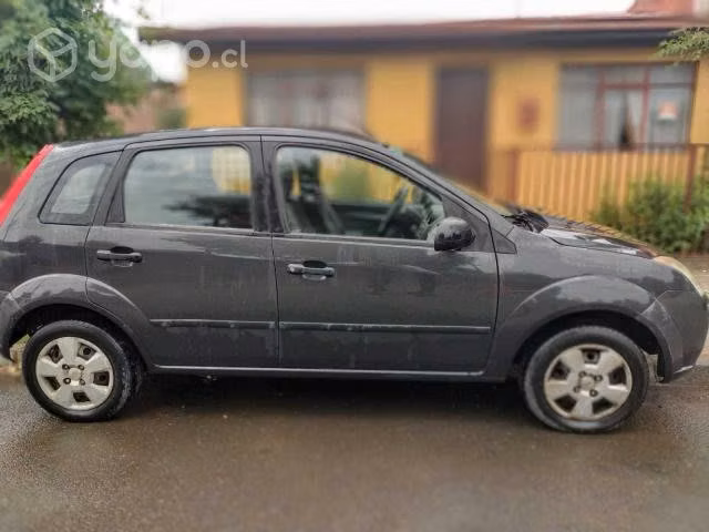 Se vende Ford Fiesta 2010
