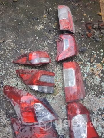 Farol trasero piloto nissan np300 lh