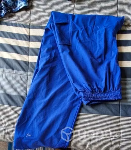Uniforme azul rey
