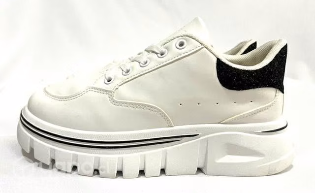 Zapatilla Sintética Marca K&co N*39 Blanco Negro