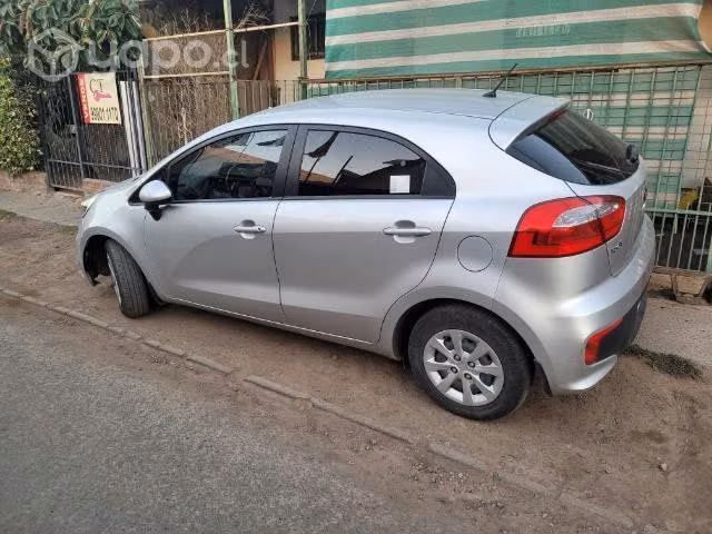 Kia rio5 buen estado 2016