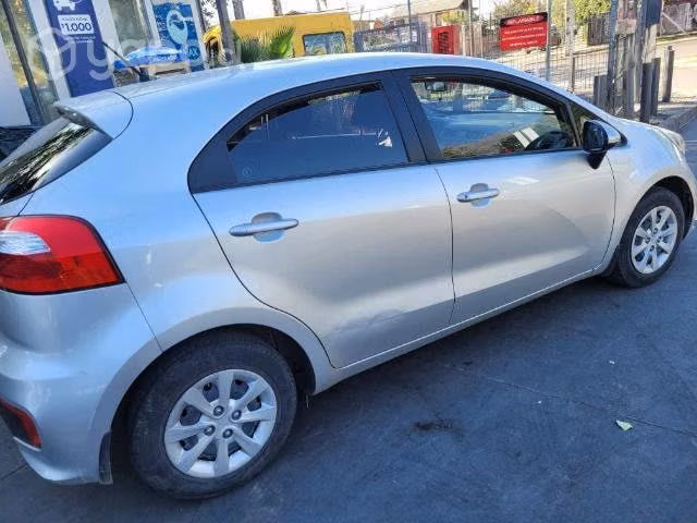 Kia rio5 buen estado 2016