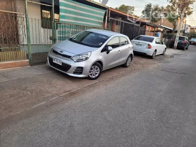 Kia rio5 buen estado 2016
