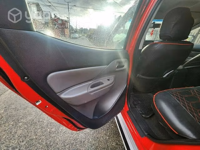 MITSUBISHI L200 - Imagen 5