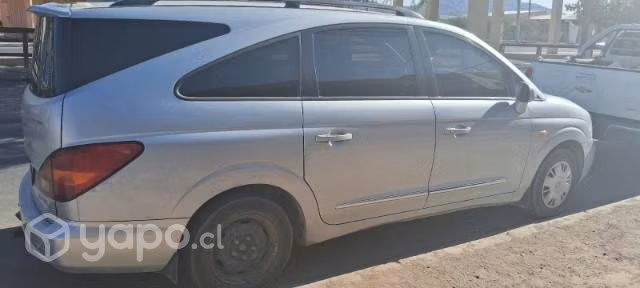 Ssangyong Stavic 2,7 año 2012 mecánico, diexcelent