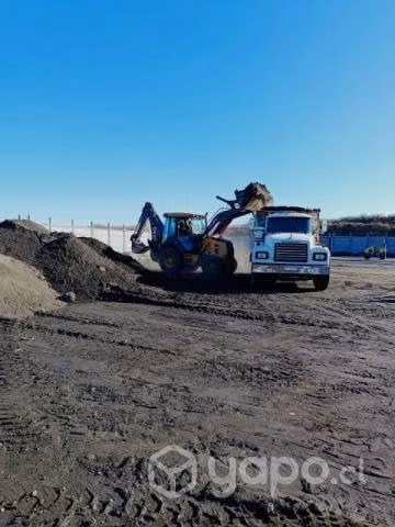 Se hacen trabajos varios camión tolva disponible
