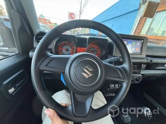 Suzuki Jimny 15 mil km año 2022 solo venta