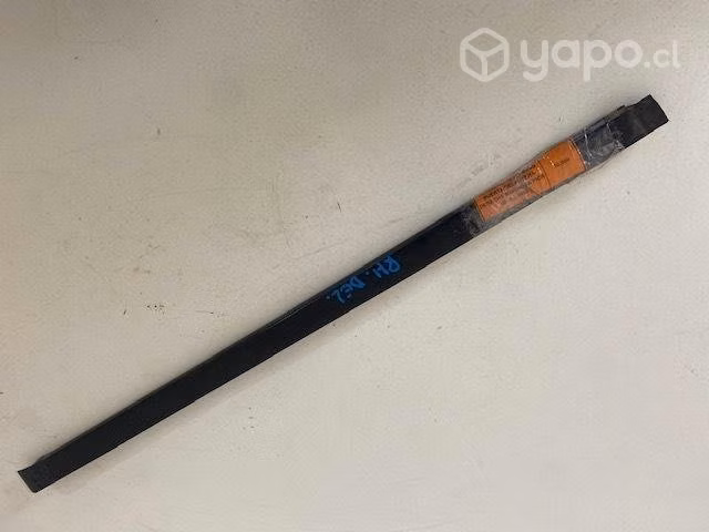 Moldura lame vidr pta del der Mahindra pik up 2016