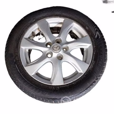 Llanta con neumatico mazda 3 2010