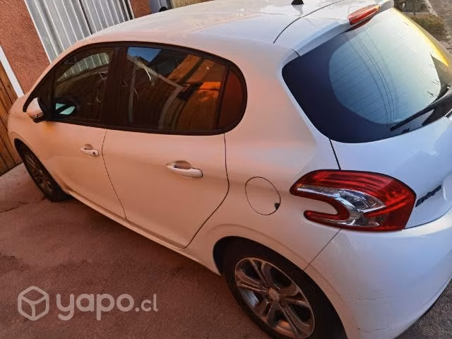 Peugeot 208 año 213