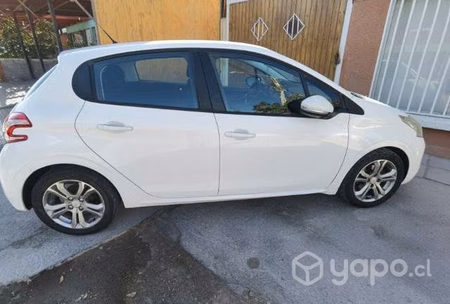 Peugeot 208 año 213