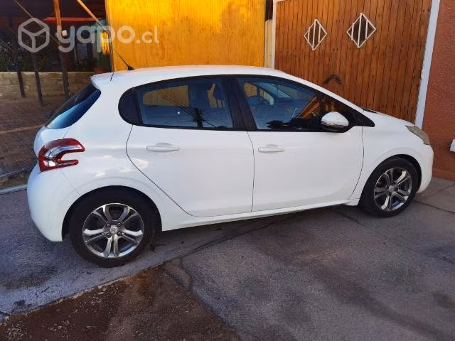 Peugeot 208 año 213