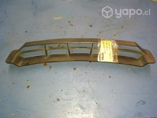Moldura toma aire mahindra