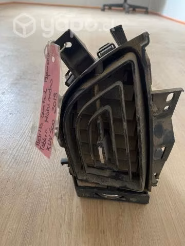 Rejilla ventilación central izq XUV500 2015