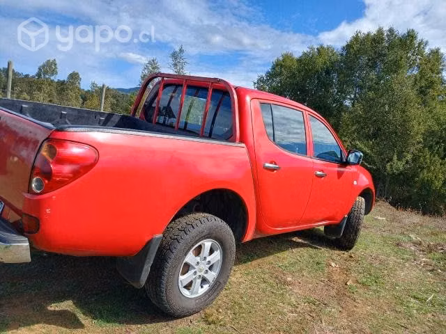 Mitsubishi l200 2014