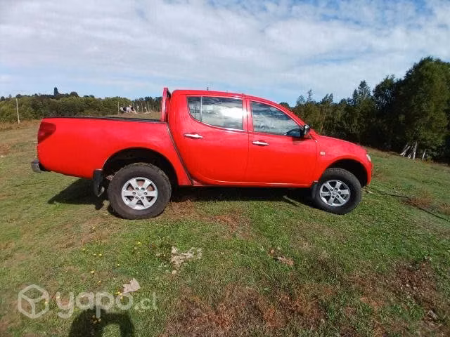 Mitsubishi l200 2014
