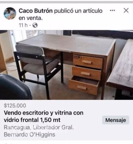 Escritorio y vitrina