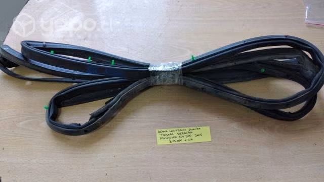 Goma contorno puerta tras der Mahindra XUV500 2015