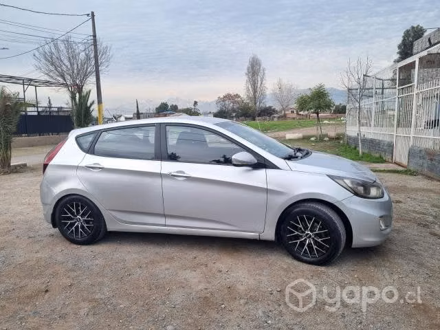 Hyundai accent 1.4 RB 2012 - Imagen 8