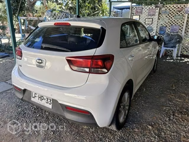 Kia rio 5 2019 blanco invierno