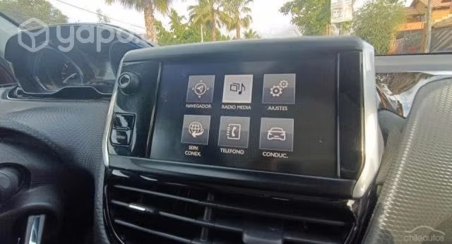 Peugeot 2008 año 2017, como nuevo - Imagen 5