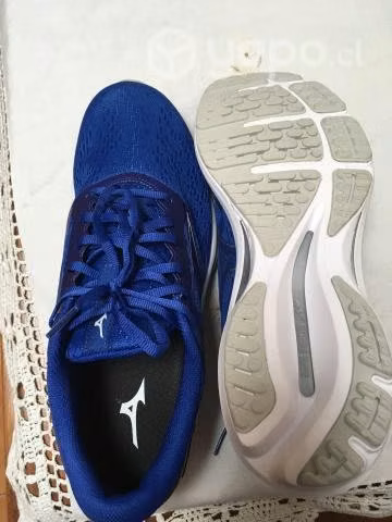 (OVALLE) Zapatillas Running nuevas, Mizuno