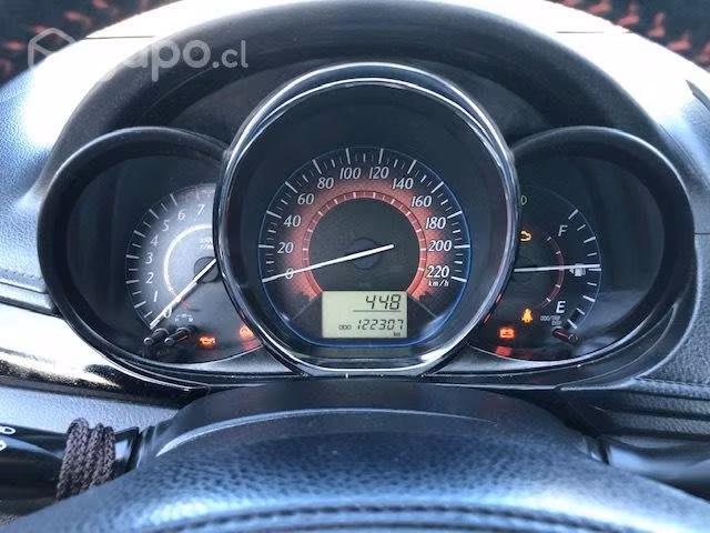 Toyota yaris sport gle mt