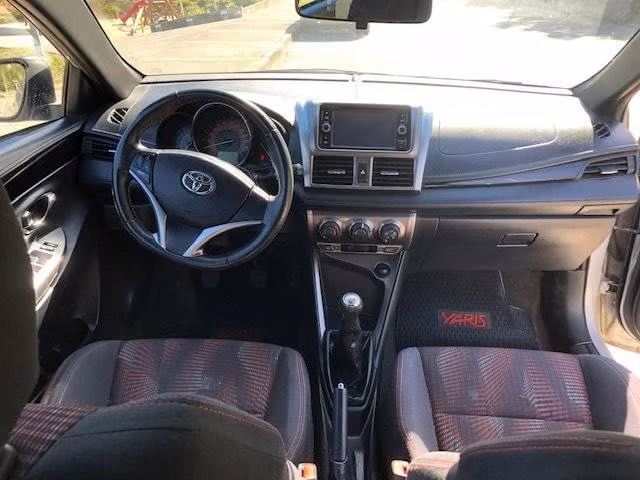 Toyota yaris sport gle mt