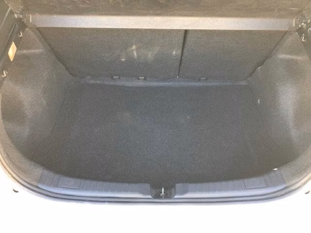 Toyota yaris sport gle mt