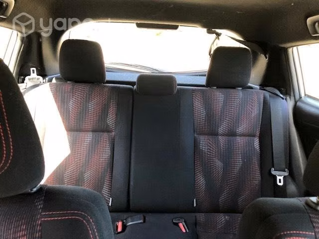 Toyota yaris sport gle mt