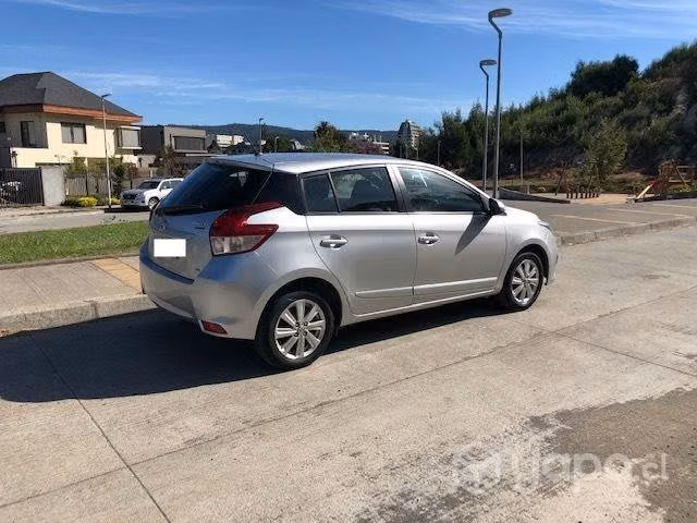 Toyota yaris sport gle mt
